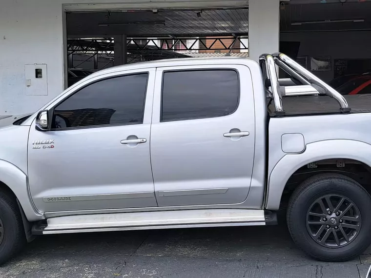 Toyota Hilux Prata 20