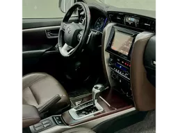 Toyota Hilux SW4
