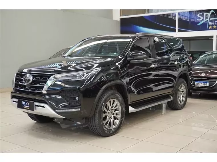 Toyota Hilux SW4 Preto 10