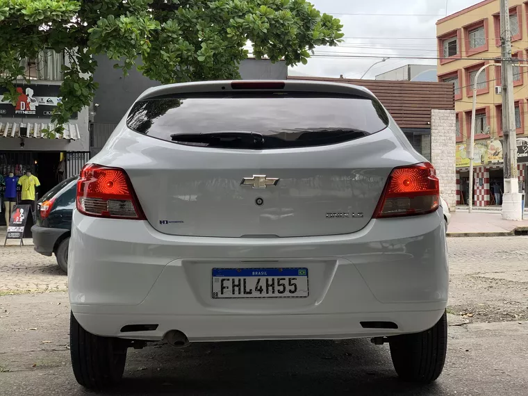 Chevrolet Onix Branco 10