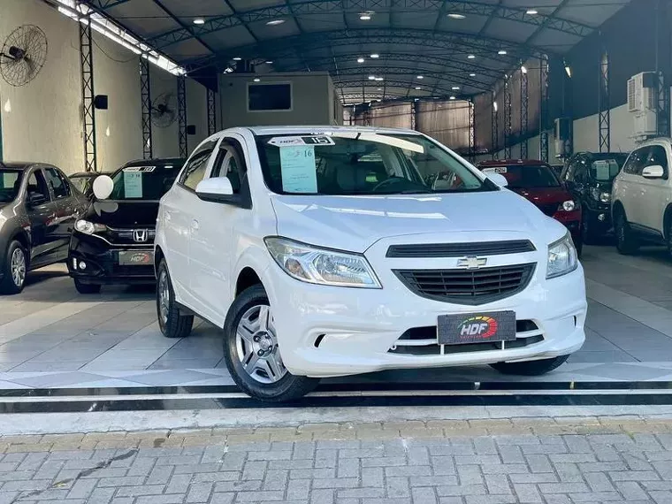 Chevrolet Onix Branco 9