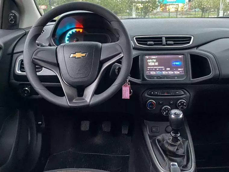 Chevrolet Onix Preto 20