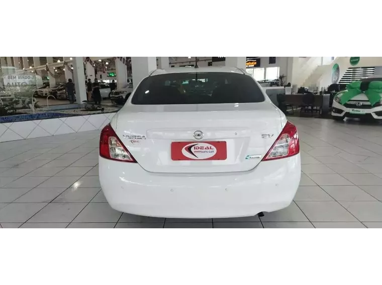 Nissan Versa Branco 7