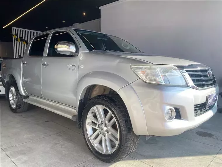 Toyota Hilux Prata 2