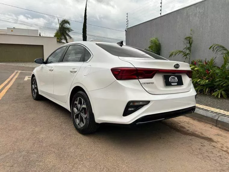 KIA Cerato Branco 11