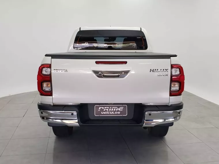 Toyota Hilux Branco 17