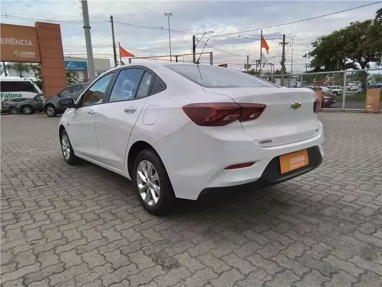 Chevrolet Onix Branco 8