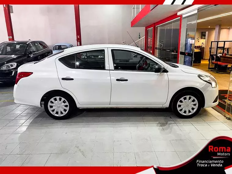 Nissan Versa Branco 7