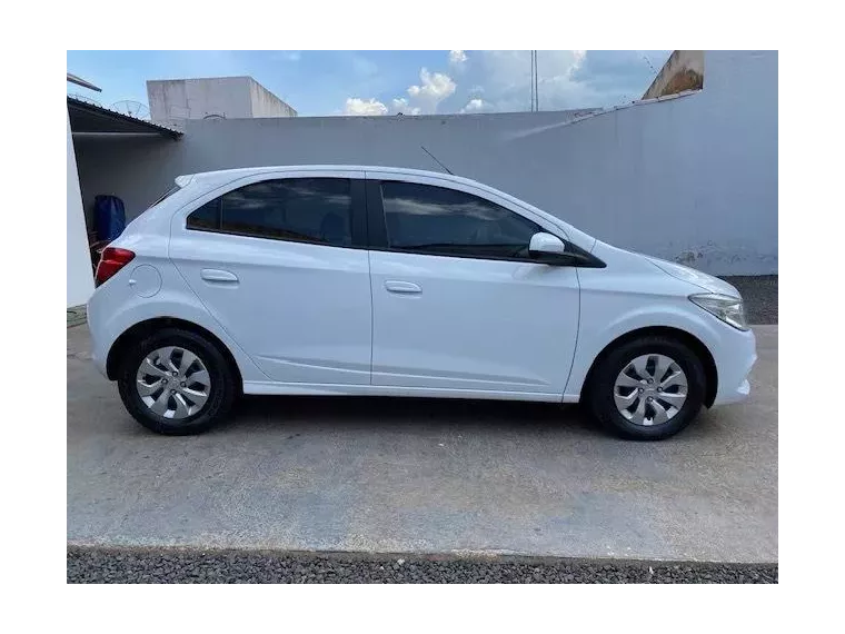 Chevrolet Onix Branco 10