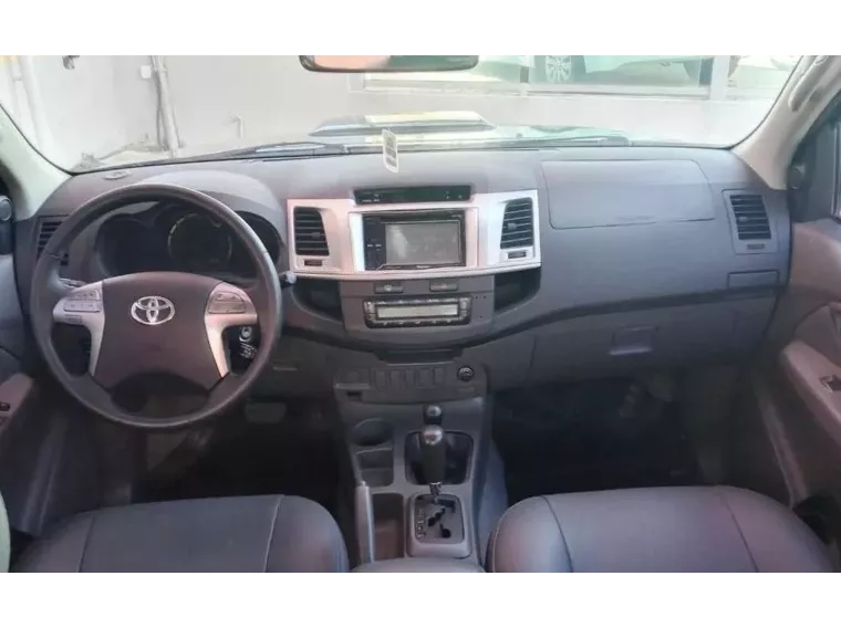 Toyota Hilux Preto 9