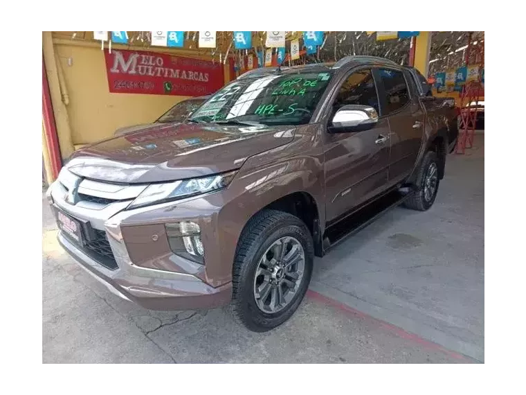 Mitsubishi L200 Triton Marrom 1