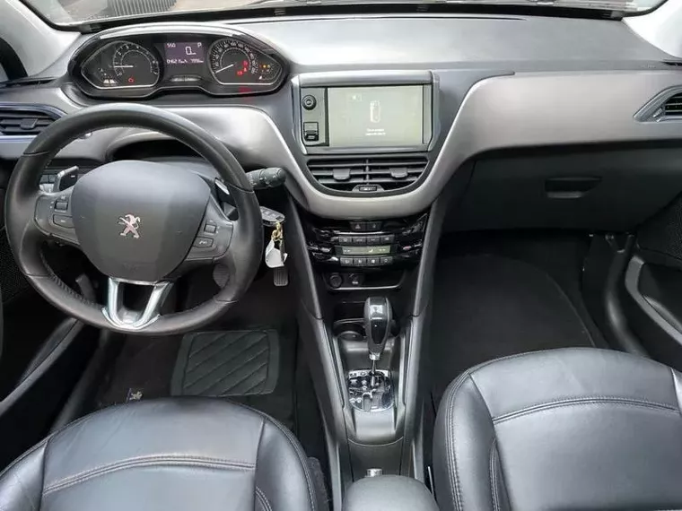 Peugeot 208 Branco 8