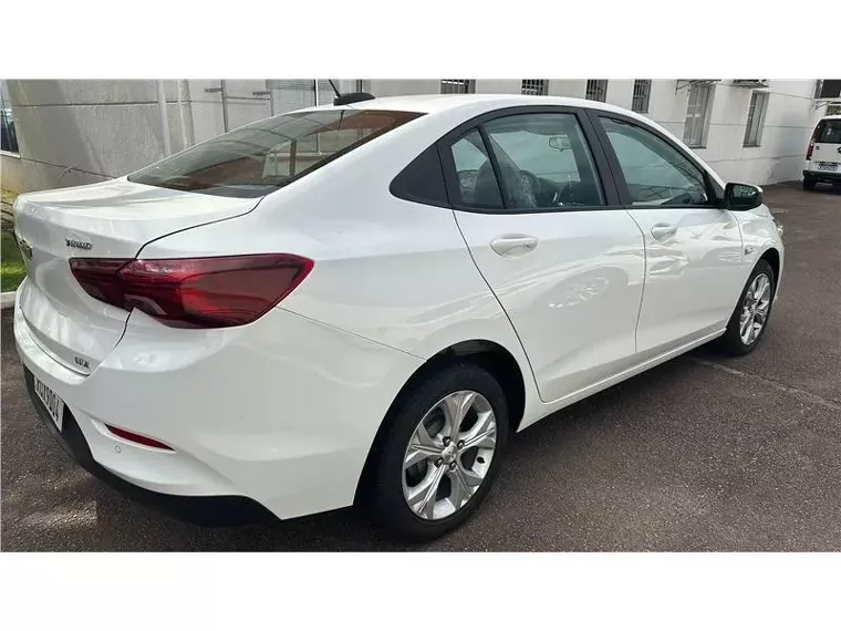 Chevrolet Onix Branco 4