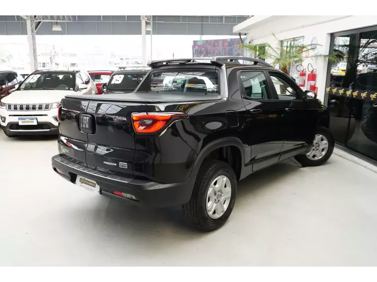 Fiat Toro Preto 14