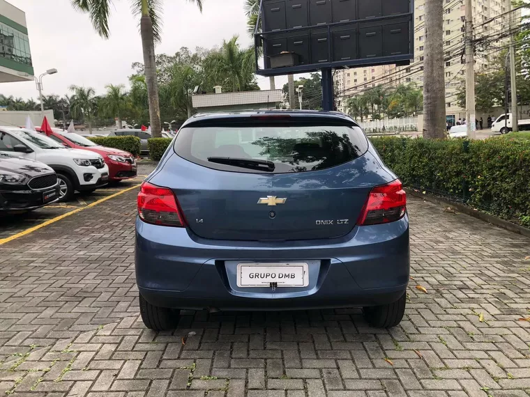 Chevrolet Onix Azul 10