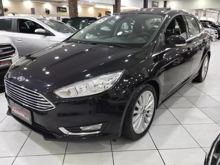 Ford Focus Preto 7