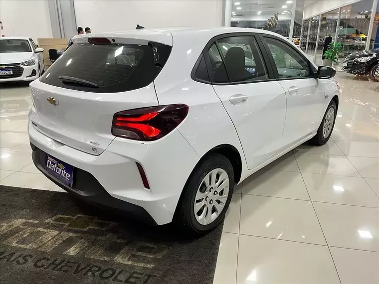 Chevrolet Onix Branco 2