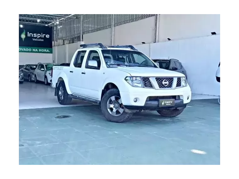 Nissan Frontier Branco 1