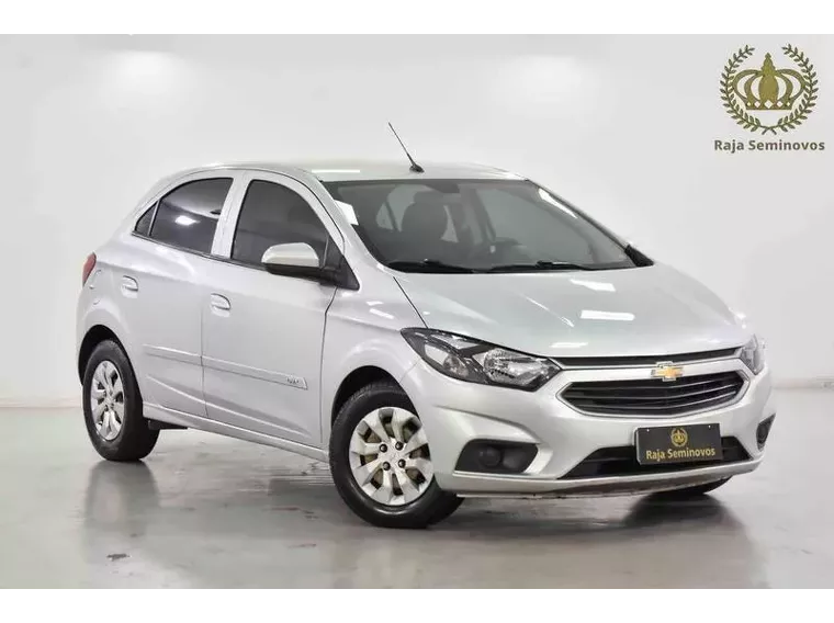 Chevrolet Onix Prata 1