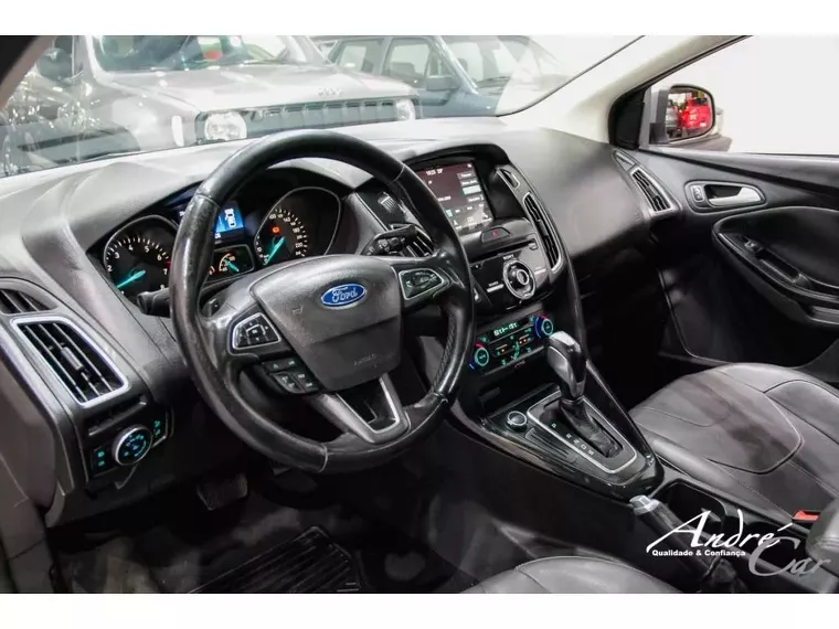 Ford Focus Cinza 19