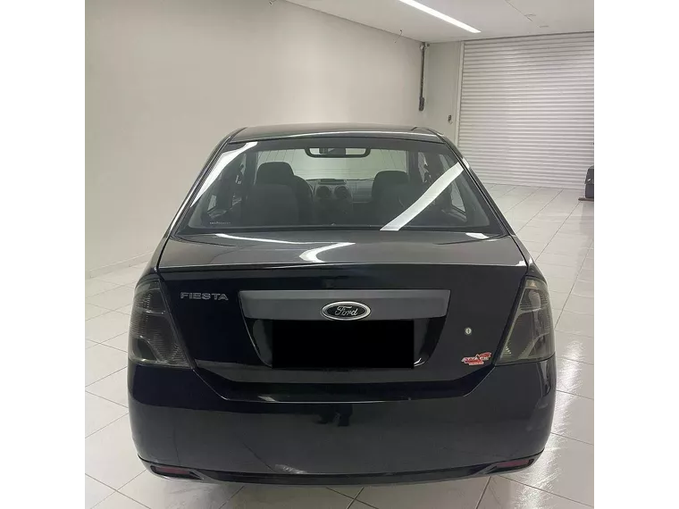 Ford Fiesta Preto 4