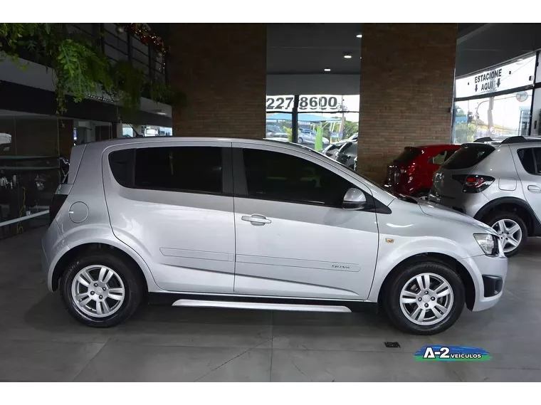 Chevrolet Sonic Prata 10