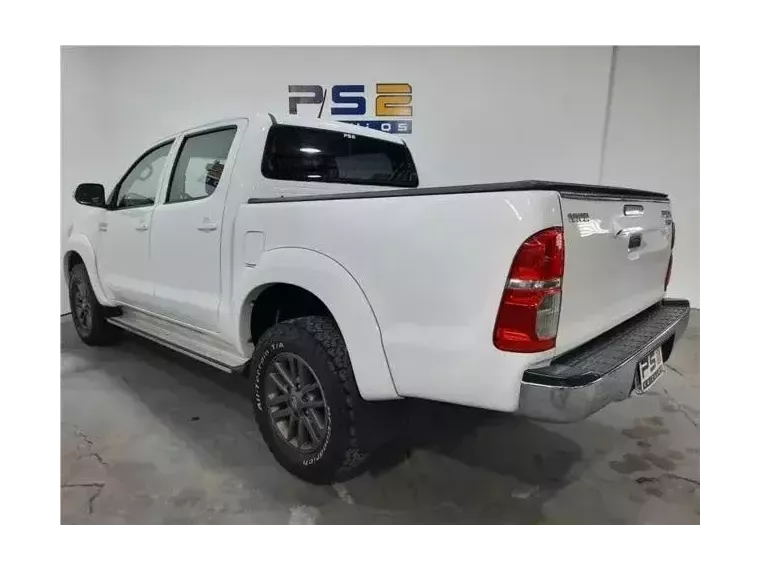 Toyota Hilux Branco 8