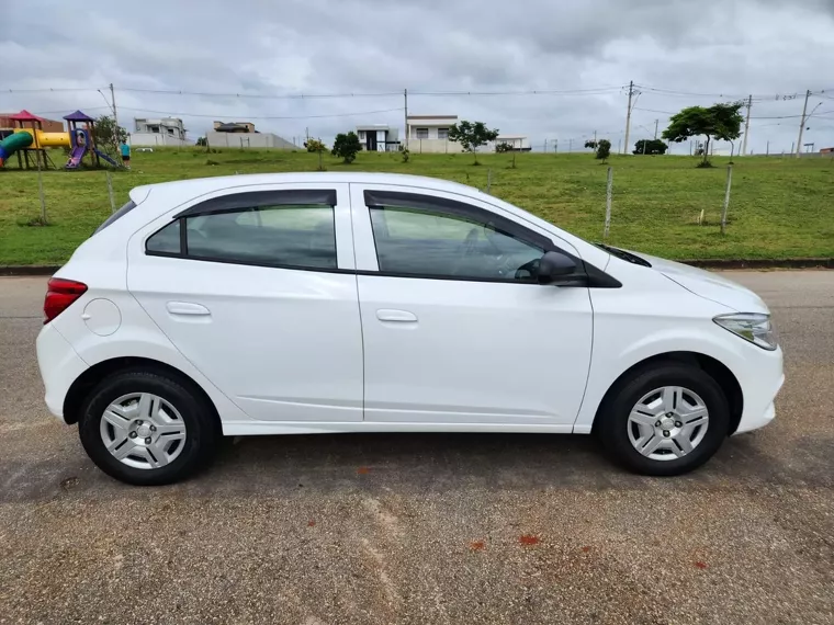 Chevrolet Onix Branco 11