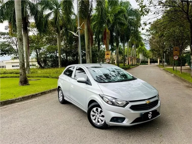 Chevrolet Onix Prata 8