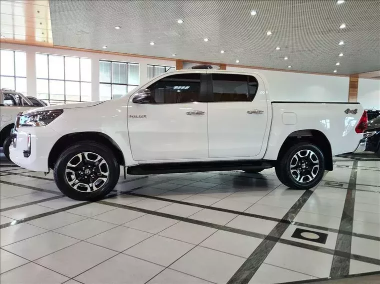 Toyota Hilux Branco 3