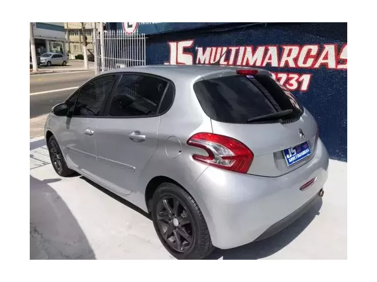 Peugeot 208 Prata 6