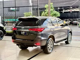 Toyota Hilux SW4