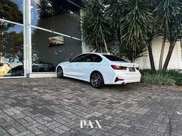 BMW 320i