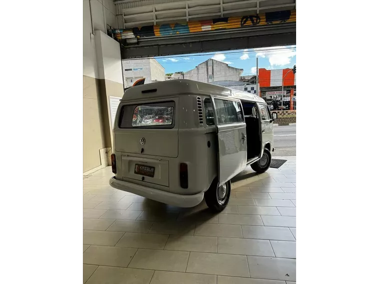 Volkswagen Kombi Branco 2