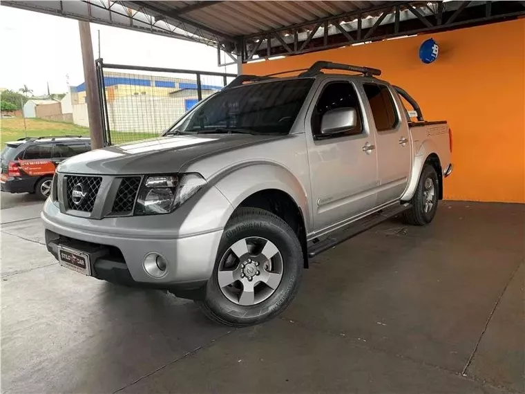 Nissan Frontier Prata 1