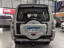 Mitsubishi Pajero Full