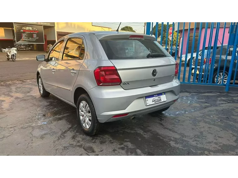 Volkswagen Gol Prata 5