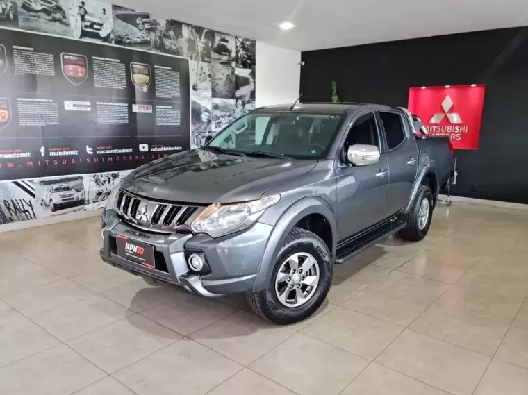 Mitsubishi L200 Triton Cinza 8