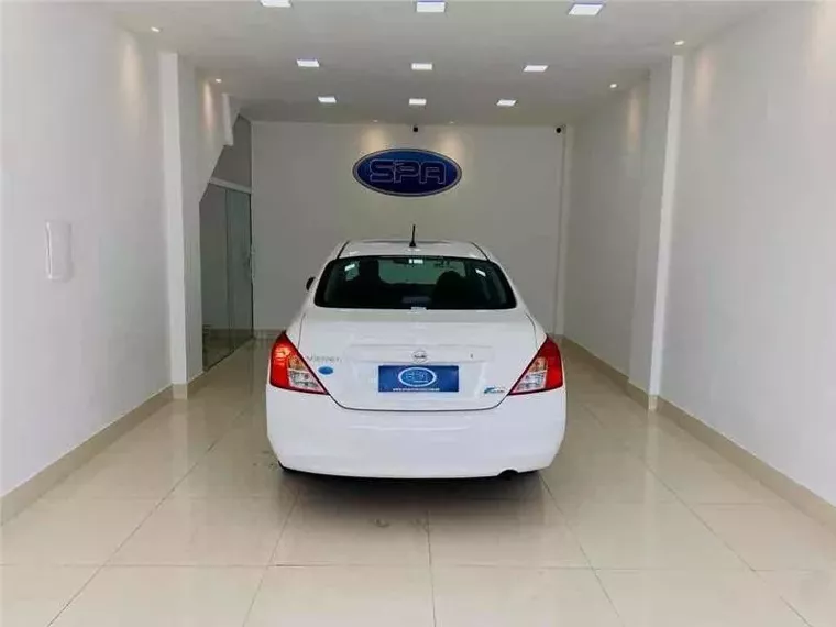 Nissan Versa Branco 5