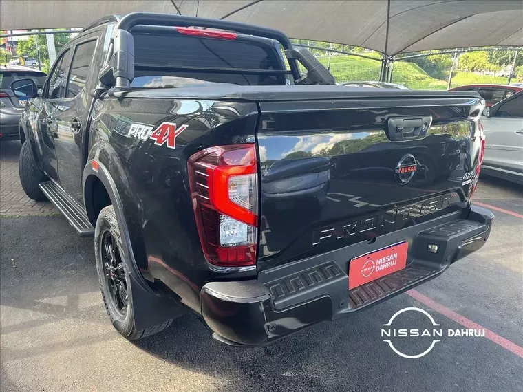 Nissan Frontier Preto 16