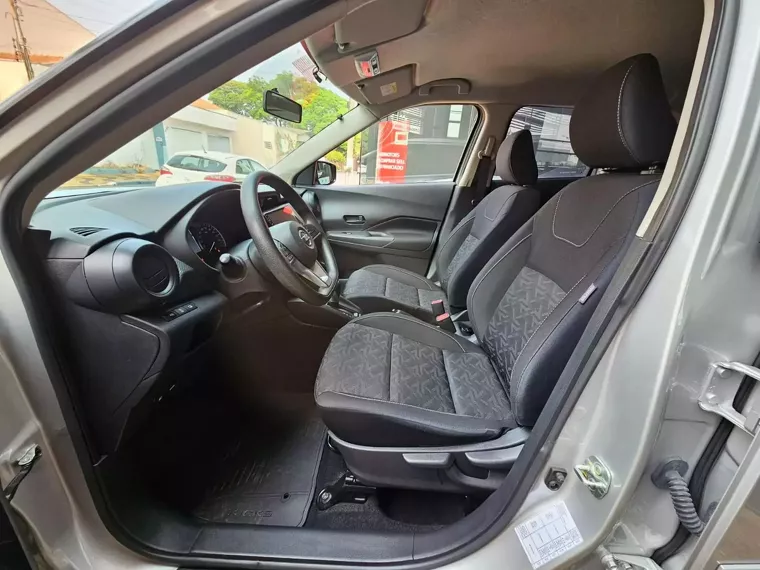 Nissan Kicks Prata 4