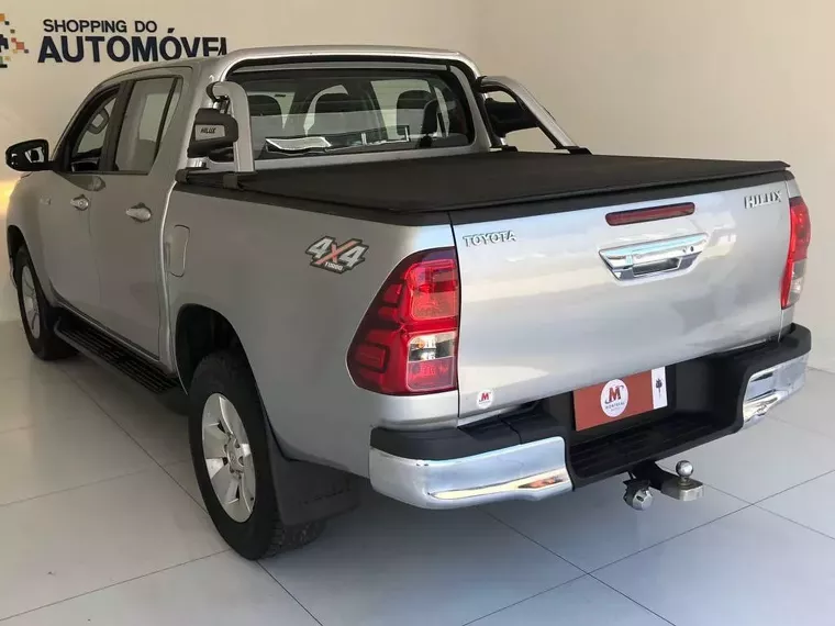 Toyota Hilux Prata 12