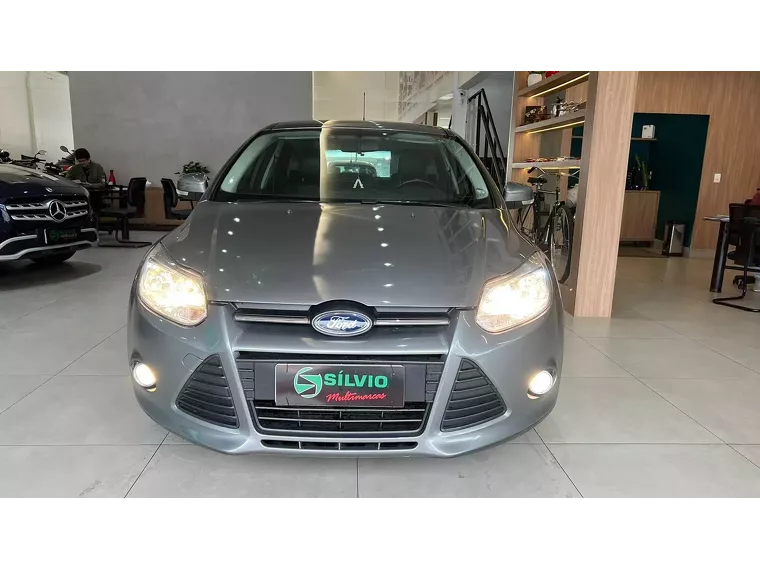 Ford Focus Cinza 15