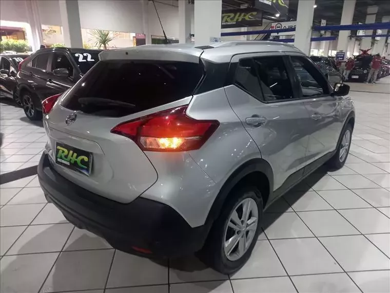 Nissan Kicks Prata 9