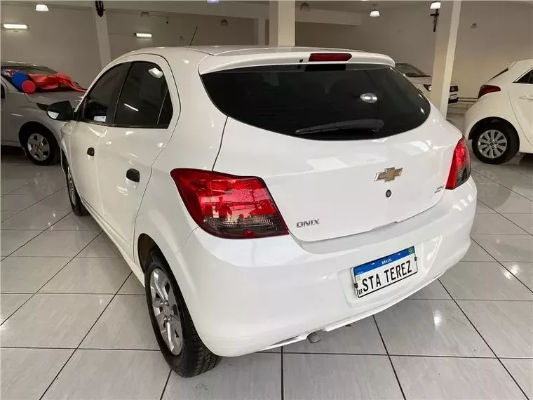 Chevrolet Onix Branco 3