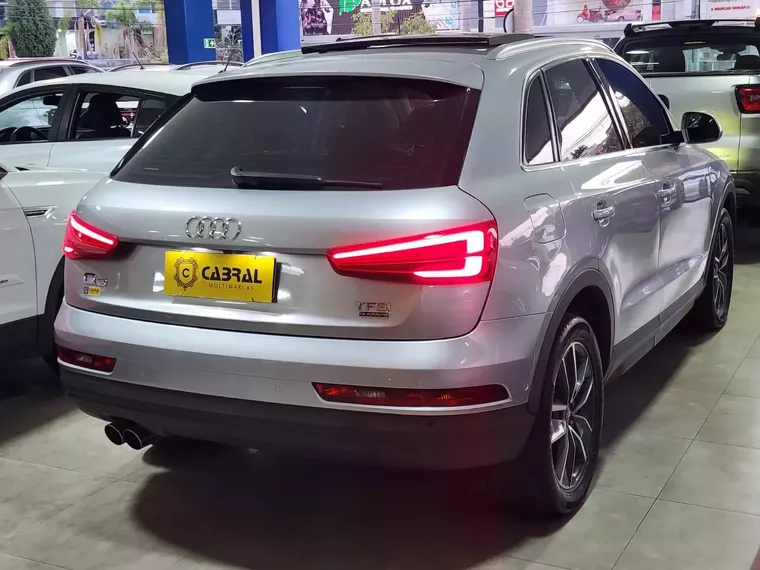 Audi Q3 Prata 11