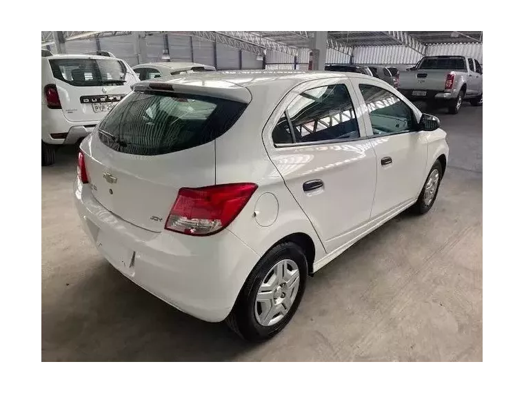 Chevrolet Onix Branco 4