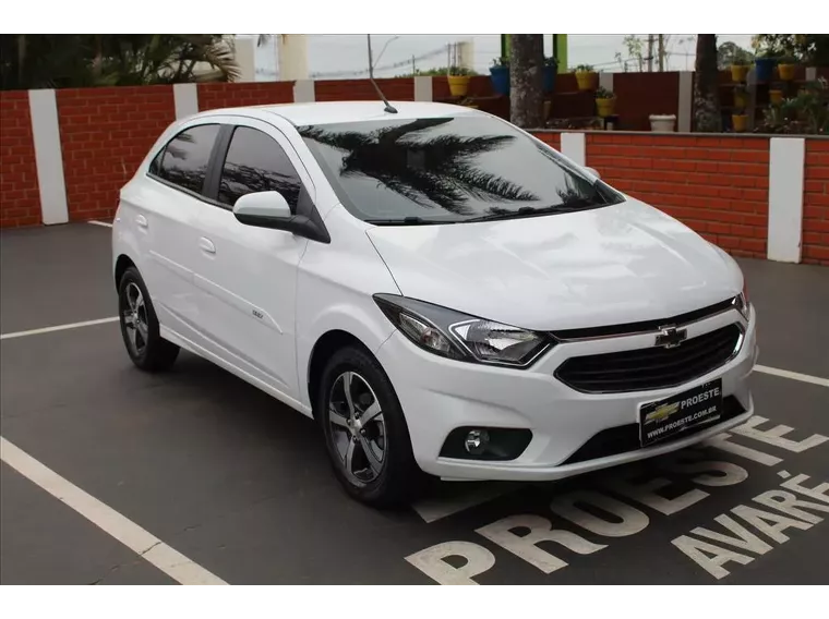 Chevrolet Onix Branco 4