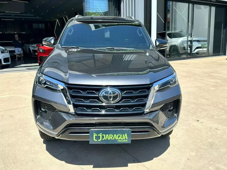 Toyota Hilux SW4 Cinza 8