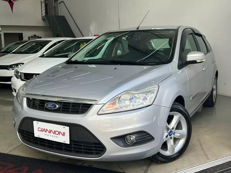 Ford Focus Prata 8